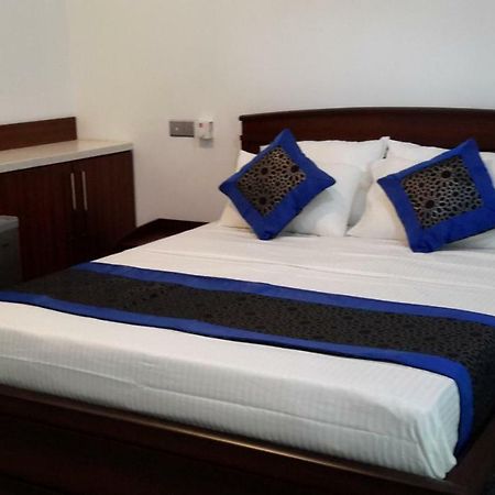 Dumi's Shelter Home Stay Colombo Exterior foto
