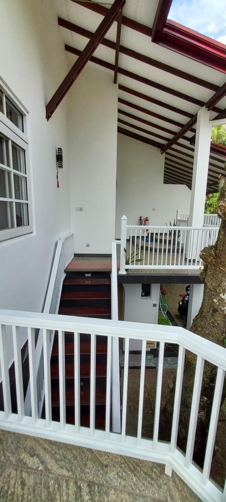 Dumi's Shelter Home Stay Colombo Exterior foto
