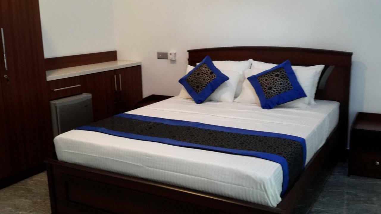 Dumi's Shelter Home Stay Colombo Exterior foto