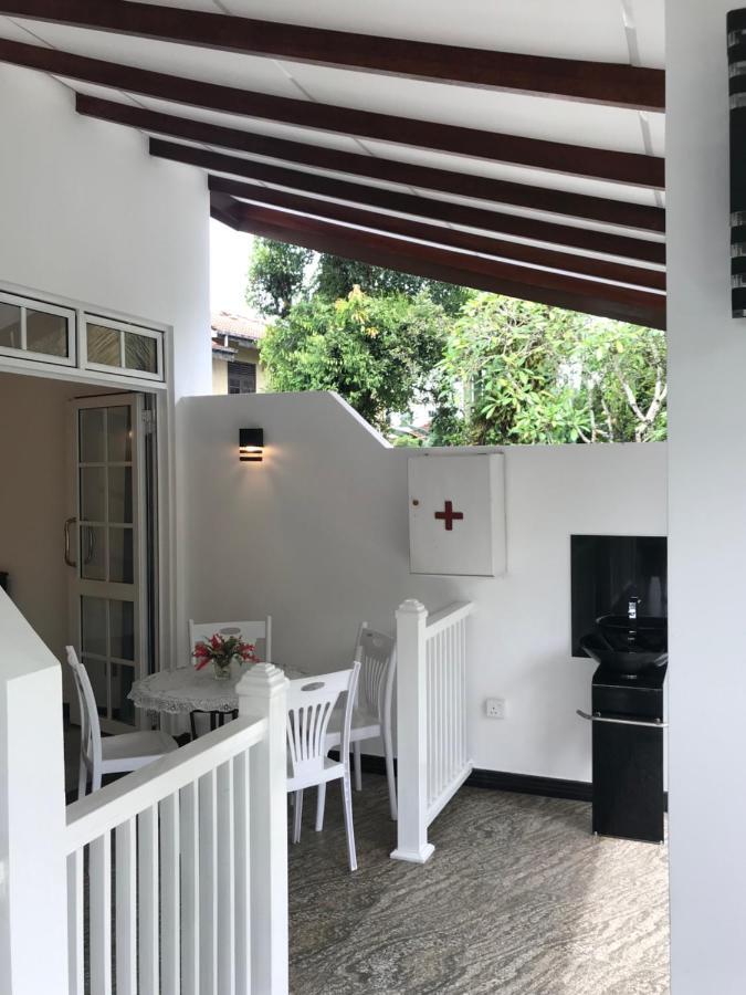 Dumi's Shelter Home Stay Colombo Exterior foto