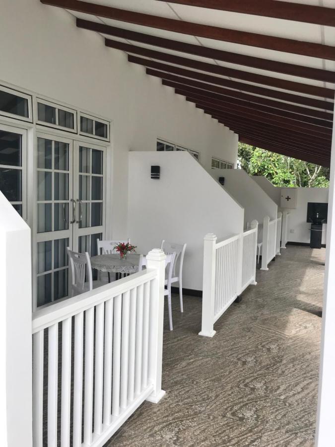 Dumi's Shelter Home Stay Colombo Exterior foto