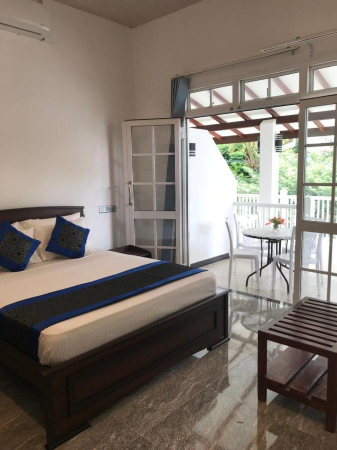 Dumi's Shelter Home Stay Colombo Exterior foto