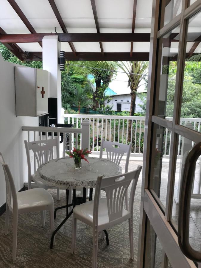 Dumi's Shelter Home Stay Colombo Exterior foto