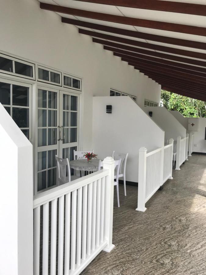Dumi's Shelter Home Stay Colombo Exterior foto